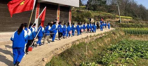 種一棵小樹(shù)，凈一方綠土——金稱(chēng)市鎮(zhèn)中間完小3·12植樹(shù)運(yùn)動(dòng)