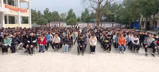 青春須早為，豈能長少年