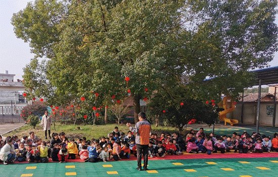 新寧縣白沙中間幼兒園開展消防安全演練運(yùn)動(dòng)