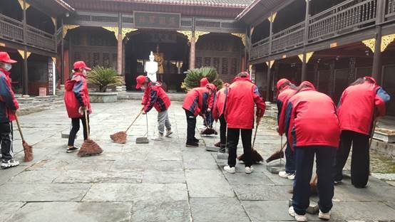 山門鎮(zhèn)中學組織學雷鋒運動把溫暖送到老人心中