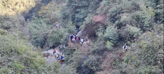 巾幗心向黨 重走長(zhǎng)征路--橫溪中學(xué)開(kāi)展慶“三八”國(guó)際婦女節(jié)運(yùn)動(dòng)