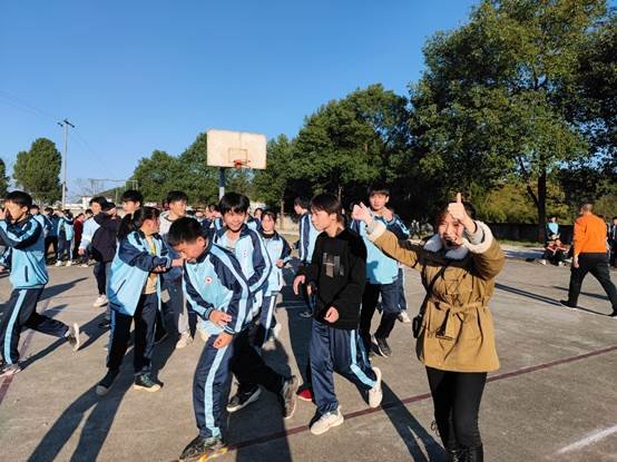 洞口縣管竹中學拔河比賽圓滿結束