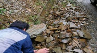 記新寧縣教育局駐黃龍鎮(zhèn)粗石村扶貧工作隊(duì)