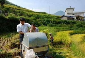 記新寧縣教育局駐黃龍鎮(zhèn)粗石村扶貧工作隊(duì)