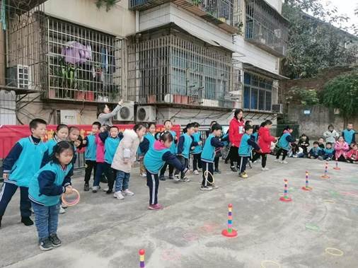 二完小一年級(jí)陽(yáng)光體育運(yùn)動(dòng)報(bào)道