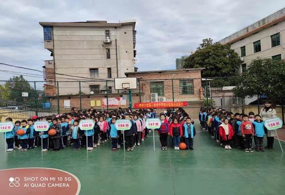 二完小一年級(jí)陽(yáng)光體育運(yùn)動(dòng)報(bào)道