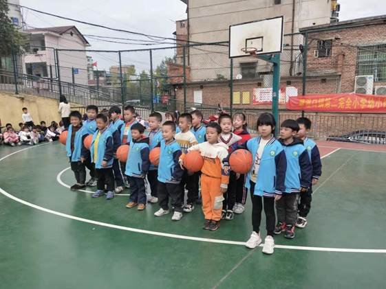 二完小一年級(jí)陽(yáng)光體育運(yùn)動(dòng)報(bào)道