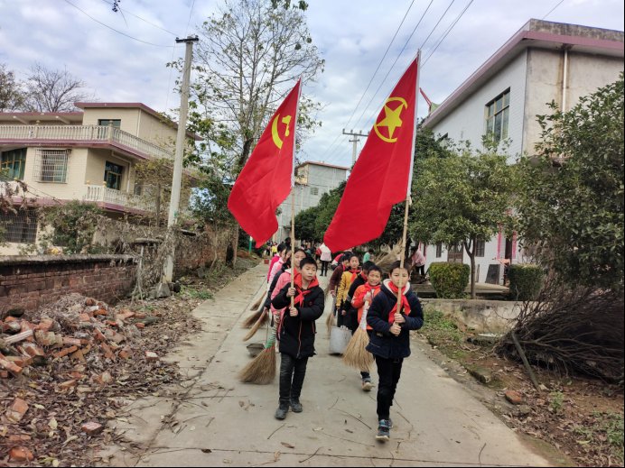 新建中學(xué)“冬日清掃，鮮艷周邊”
