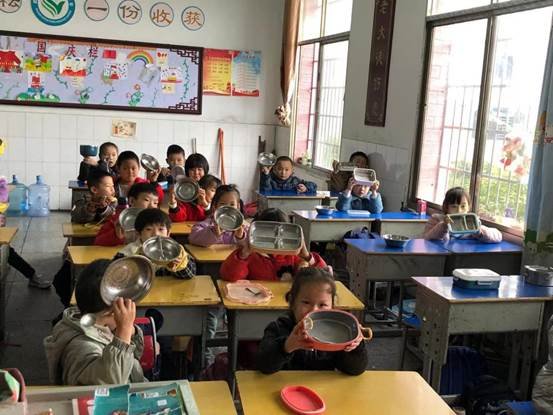 武岡市紅星小學(xué)開(kāi)展“光盤舉措，從我做起”主題班會(huì)運(yùn)動(dòng)