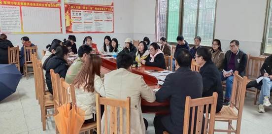 “堅(jiān)守教育初心，勇?lián)耸姑? onmousewheel=