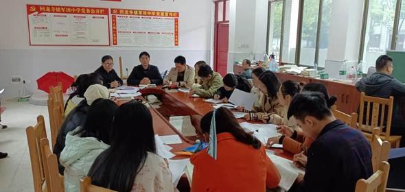 “堅(jiān)守教育初心，勇?lián)耸姑? onmousewheel=