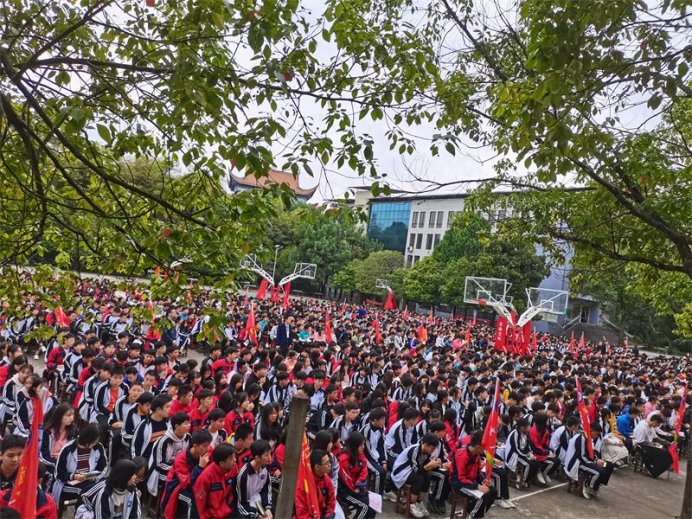 洞口四中舉辦安全法制教育講座