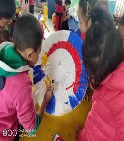 新寧縣清江橋鄉(xiāng)中間幼兒園開展傘動(dòng)時(shí)光