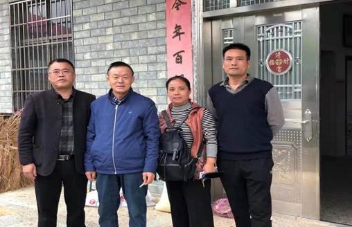 金稱市鎮(zhèn)中學教育工會開展重陽節(jié)走訪慰問退休老教師運動