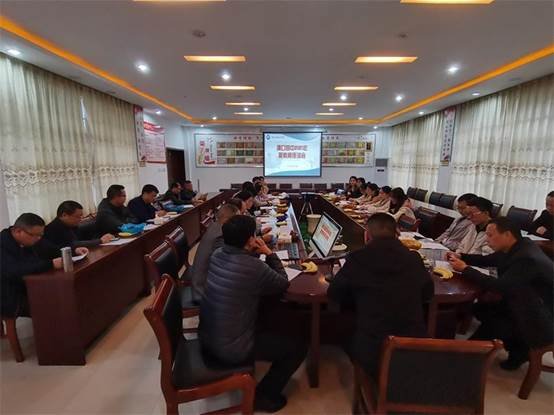 洞口四中召開2021年新進教師座談會