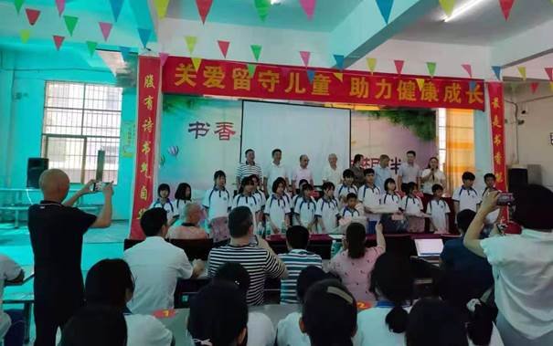 踏炎暑而來，只因心系留守生