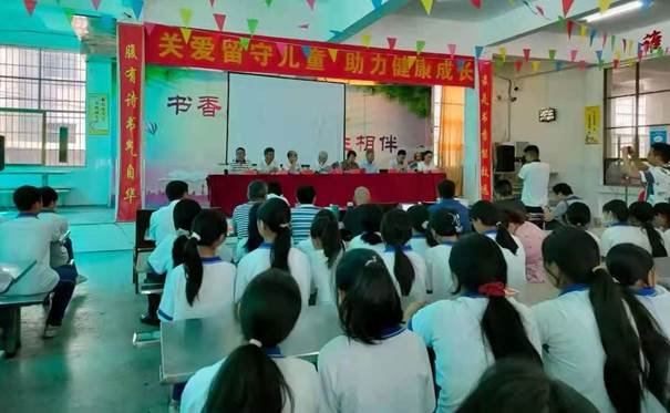 踏炎暑而來，只因心系留守生