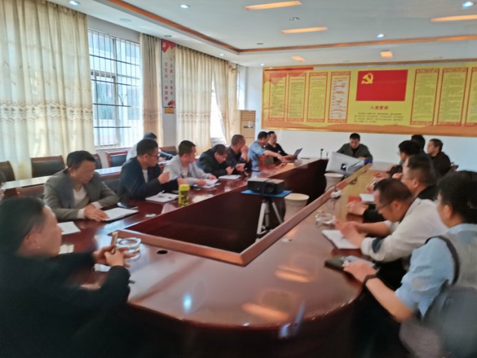 洞口四中召開疫情防控專項行政會議