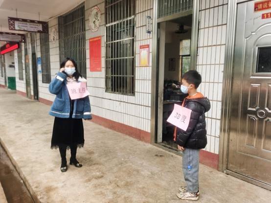 邵陽縣下花橋鎮(zhèn)中間完全小學(xué)開展新冠肺炎疫情防控應(yīng)急演練