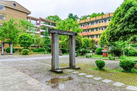 心系桑梓，崇文重教——新寧二中學(xué)子回饋母校小記