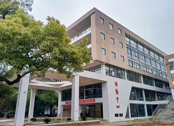 心系桑梓，崇文重教——新寧二中學(xué)子回饋母校小記