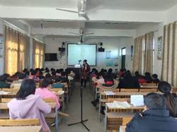 新寧縣白沙中間小學(xué)舉行信息技術(shù)能力提拔工程2.0第三次線下研討運(yùn)動(dòng)