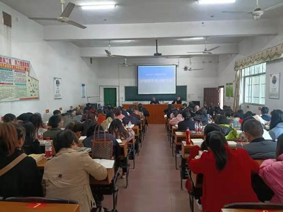 新寧縣白沙中間黌舍師德師風(fēng)集中培訓(xùn)學(xué)習(xí)會(huì)