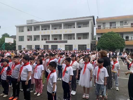 新邵縣雀塘鎮(zhèn)中間小學(xué)開(kāi)展“我的六一我做主”運(yùn)動(dòng)