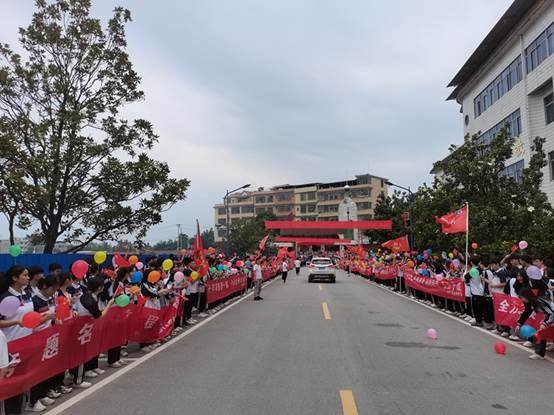 洞口四中隆重召開高考考前動員大會