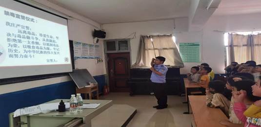 禁毒宣傳進校園    幸福健康你我他