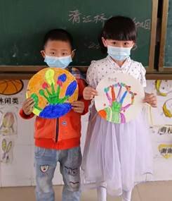 新寧縣清江橋鄉(xiāng)中間幼兒園開展“父親節(jié)”系列教育運(yùn)動(dòng)