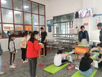 新寧縣白沙中間小學(xué)歡迎國家門生體質(zhì)健康抽測工作