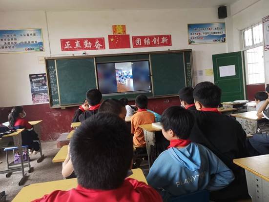 洞口縣茶場(chǎng)黌舍師生同慶六一，匯演首開網(wǎng)絡(luò)直播