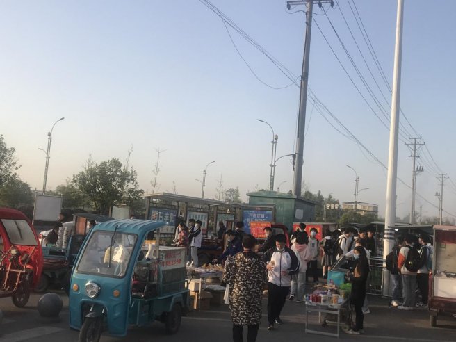 重拳出擊流動攤販  家長門生拍手稱快