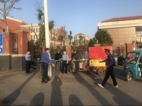 重拳出擊流動攤販  家長門生拍手稱快