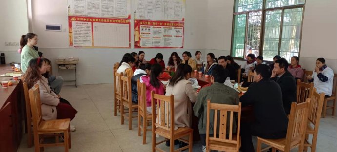 “領(lǐng)袖豪言對(duì)世喧，巾幗能頂半邊天”。——記回龍寺鎮(zhèn)軍田中學(xué)慶“三八”國際婦女節(jié)座談會(huì)