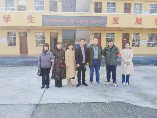 踏春風(fēng)而行，赴“巖小”取經(jīng)——邵陽縣塘渡口鎮(zhèn)第一完小行政及先生代表赴巖口鋪鎮(zhèn)中間完小學(xué)習(xí)交流