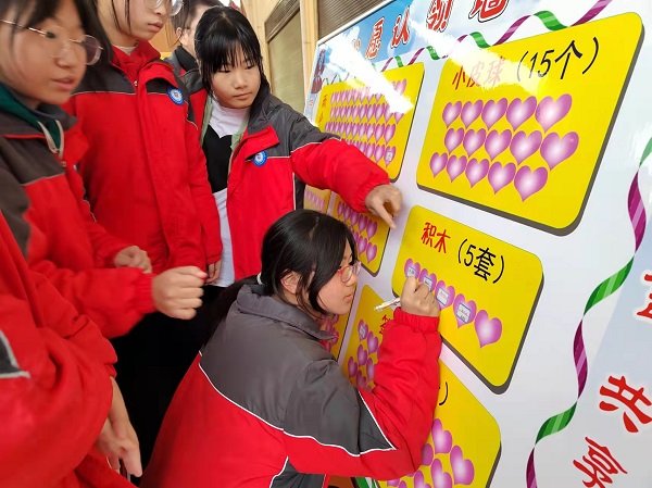 洞口思源實(shí)驗(yàn)黌舍開展“微心愿”認(rèn)領(lǐng)儀式