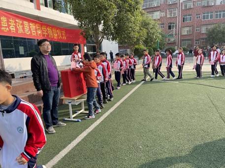 奉獻愛心，傳遞溫情——塘渡口鎮(zhèn)第五完全小學(xué)愛心捐款儀式