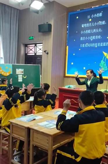 青年教師展風(fēng)采，教學(xué)比武促成長