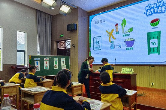 青年教師展風(fēng)采，教學(xué)比武促成長