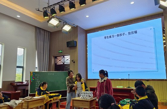 青年教師展風(fēng)采，教學(xué)比武促成長