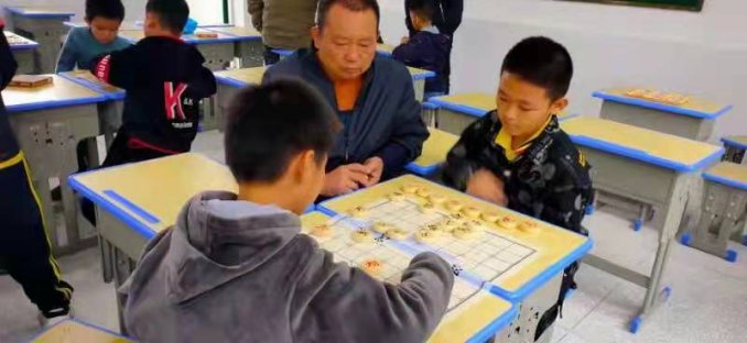 市鎮(zhèn)完全小學(xué)門生象棋比賽獲佳績
