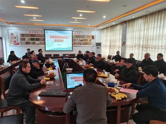 洞口四中召開2021年重陽節(jié)退休教工座談會
