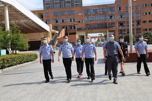 洞口縣人民當局副縣長、縣公安局局長蒙華寧一行來思源黌舍調(diào)研