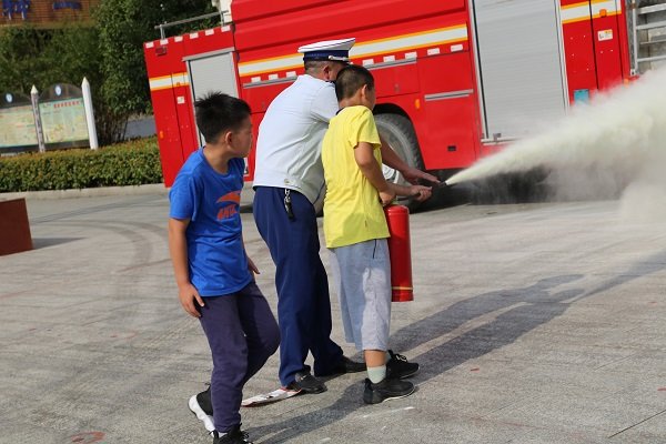 洞口思源實(shí)驗(yàn)黌舍開展消防安全培訓(xùn)及消防器材實(shí)操演練運(yùn)動(dòng)