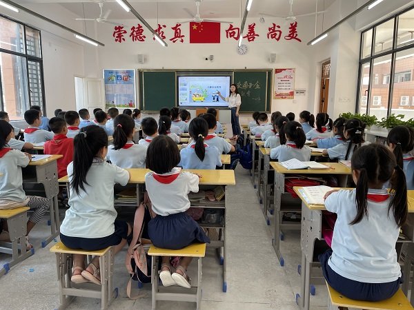 洞口思源實驗黌舍開展交通安全教育主題班會