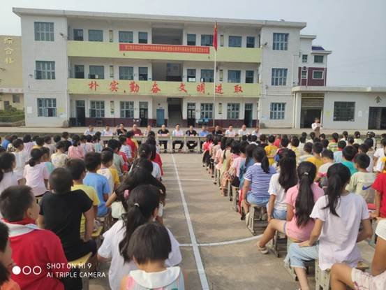 新寧這個黌舍的校友誼系母校，良好門生教師獲獎了