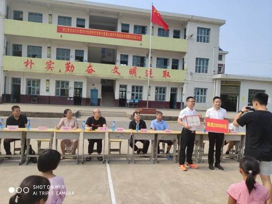 新寧這個黌舍的校友誼系母校，良好門生教師獲獎了