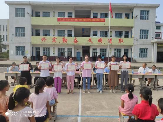 新寧這個黌舍的校友誼系母校，良好門生教師獲獎了